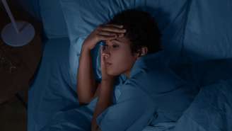 Após uma noite sem dormir, pesquisadores observaram aumento de marcadores ligados às conexões cerebrais