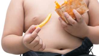 O avanço da MASLD nessa faixa etária costuma caminhar em paralelo com outro quadro em expansão: o aumento da obesidade infantil e do sedentarismo – depositphotos.com / kwanchaichaiudom