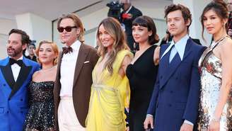 Elenco de "Não Se Preocupe, Querida" da esquerda para a direita: Nick Kroll, Florence Pugh, Chris Pine, Olivia Wilde, Sydney Chandler, Harry Styles e Gemma Chan no Festival Internacional de Cinema de Veneza