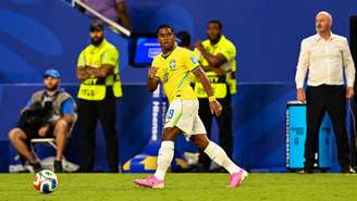 Esparadrapo usado por Endrick no dedo anelar durante jogo da Seleção viraliza e leva torcedores a refletirem sobre relacionamentos