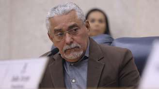 O vereador Senival Moura (PT) durante sessão da câmara Municipal