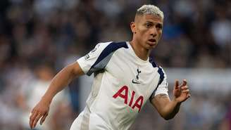 Richarlison abriu o debate sobre saúde mental no futebol ao compartilhar sua experiência com a depressão e a importância do apoio psicológico