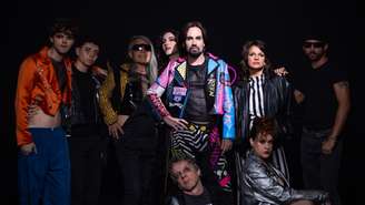 Johnny Hooker em videoclipe de "2 Punks Neon"