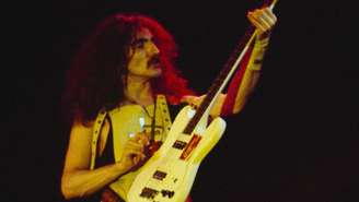 Geezer Butler, baixista do Black Sabbath, em 1973