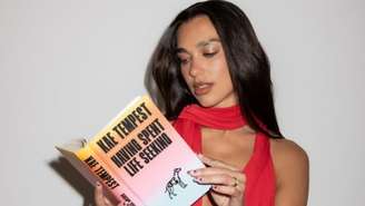 Dua Lipa inaugura a Biblioteca Manifesto, com mais de 100 livros censurados; brasileira Conceição Evaristo abrirá o acervo