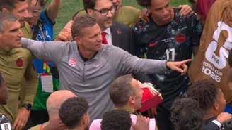 Jesse Marsch, técnico do Canadá, fez discurso emocionante após classificação para as oitavas da Copa