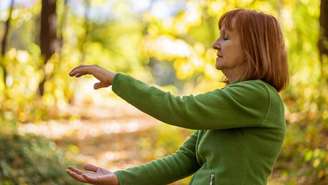 O Tai Chi Walking, também chamado de caminhada Tai Chi, é uma maneira de caminhar inspirada nos movimentos calmos e suaves do Tai Chi Chuan – depositphotos.com / Photodjo