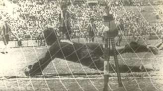 Careca em ação com a camisa do Galo –