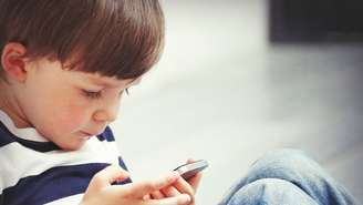 Celular na infância: medo com segurança faz posse de aparelho cair pela primeira vez na Pnad Contínua