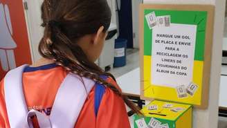 Escolas se unem à Reconectta para recolher e reciclar os "liners" dos álbuns de figurinhas da Copa do Mundo. Entenda a importância do descarte