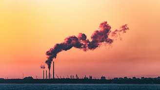 A produção industrial está entre as atividades que mais contribuem para a emissão de gases de efeito estufa