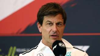 Toto Wolff projeta briga entre Mercedes e Ferrari