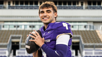 Davi Belfort com o uniforme da Universidade James Madison