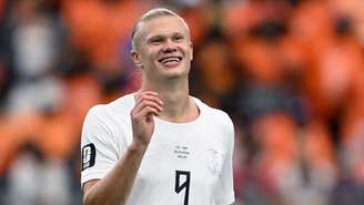Erling Haaland revelou quais hábitos fazem parte de sua rotina antes de dormir; atacante da Noruega ressalta a importância do sono
