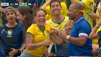 Carol Dantas com família de Neymar