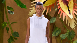 Julia Morais no desfile da Chanel 