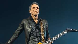 Tony Bellotto durante show dos Titãs em 2026