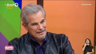 Edson Celular refletiu sobre as dificuldades da profissão do ator em participação no 'Sem Censura', da TV Brasil.