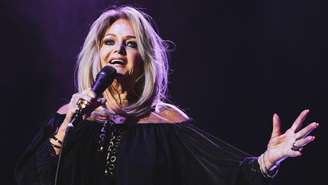 Bonnie Tyler morreu aos 75 anos após ser submetida a uma cirurgia de emergência no intestino em Portugal no início deste ano