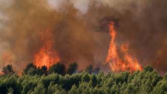 Incêndio florestal em Pouzols-Minervois, no sudoeste da França: em mais um ano de El Niño, fogo começou mais cedo na Europa. (02/07/2026).