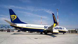 Imagem de ilustração de um avião da Ryanair.