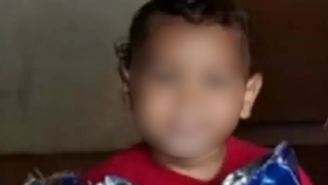 Menino de três anos chegou a ficar internado em estado grave após ser espancado pelo pai, mas não resistiu