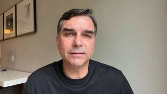 Flávio Bolsonaro fez transmissão ao vivo para falar de audiência no USTR