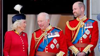 Rumores divulgados pela imprensa internacional apontam que príncipe William e rainha Camilla teriam se desentendido durante um casamento 