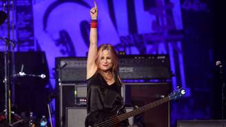 Jennifer Finch, baixista do L7, em 2020