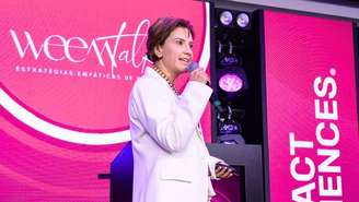 Dra. Adriana Freitas, co
