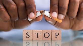 Tabagismo mata mais de 8 milhões de pessoas por ano no mundo, segundo a Organização Mundial da Saúde (OMS); número inclui milhões de vítimas da exposição passiva à fumaça do cigarro.