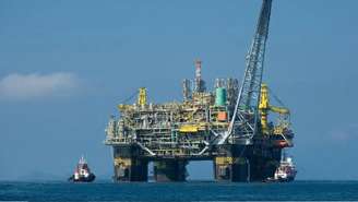 Petróleo dispara no Estreito de Ormuz