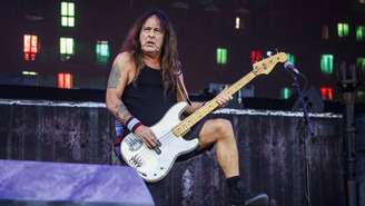Steve Harris, baixista e fundador do Iron Maiden, durante show em 2025