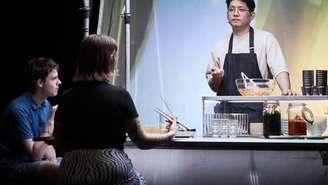 Cena da peça "Haribo Kimchi", do artista sul-coreano Jaha Koo.