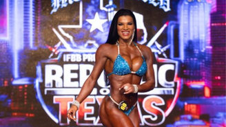 Juliane Almeida, ex-morena do Tchan, vence campeonato de fisiculturismo