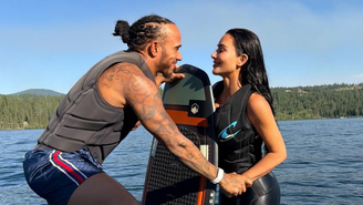 Lewis Hamilton assume Kim Kardashian nas redes sociais