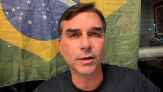 Flávio Bolsonaro terá que prestar depoimento à PF na investigação por suposta de calúnia contra Lula
