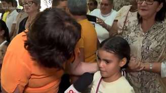 Repórter Bianka Carvalho comove com entrevista no NE1, telejornal da TV Globo (Reprodução/TV Globo)