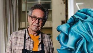 Formado em Belas Artes, Maazo desenvolveu grande parte de sua trajetória artística em Salvador, onde realizou sua última exposição individual