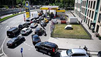 A crise de combustíveis na Rússia tem provocado longas filas diárias nos postos de gasolina