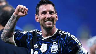 Relembre a trajetória de superação do craque argentino, seus recordes inacreditáveis e saiba um pouco sobre oas bastidores da vida de Messi