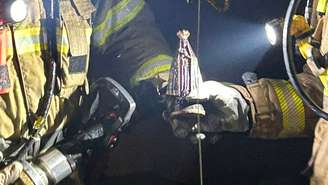 Imagem de Nossa Senhora Aparecida foi encontrada por bombeiros em casa incendiada