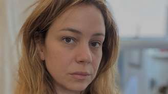 Após o fim de uma novela, Leandra Leal revelou que iniciou uma rotina intensa para recuperar os fios danificados pela tintura e voltar a usar os cachos naturais