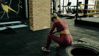 A gymtimidation descreve a sensação de estar sendo observada ou julgada durante os treinos e pode afastar muitas mulheres das academias