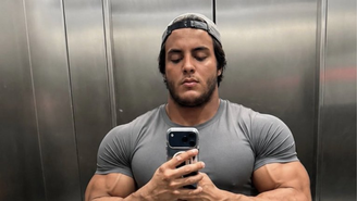 Marcelo Sangalo em nova foto que chamou atenção nas redes sociais