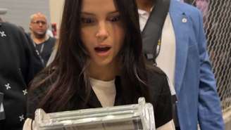 Atriz Inde Navarrette viraliza com reação após ganhar cópia rara de Modern Warfare 2
