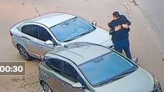 Uma batida entre dois carros teve um desfecho inesperado e emocionou milhares de pessoas; entenda a história por trás do ocorrido