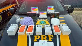 PRF apreende lote com Iphones 17, notebooks e cigarros eletrônicos sem nota fiscal em Salgueiro (PE)