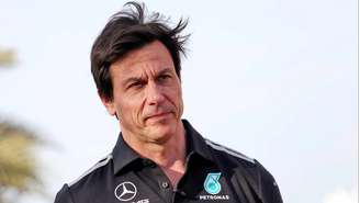 Chefe da Mercedes cobra um fim de semana sem falhas antes das férias de verão.