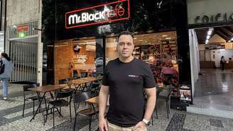 Cristian Figueiredo, 41, largou a carreira em Ciência da Computação aos 20 anos para investir numa cafeteria com o pai